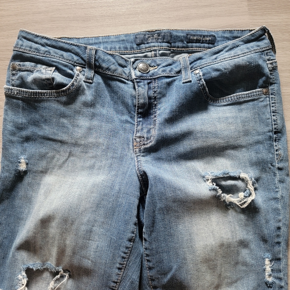 Stylish Distressed Blue Jeans - Picture 4 of 5